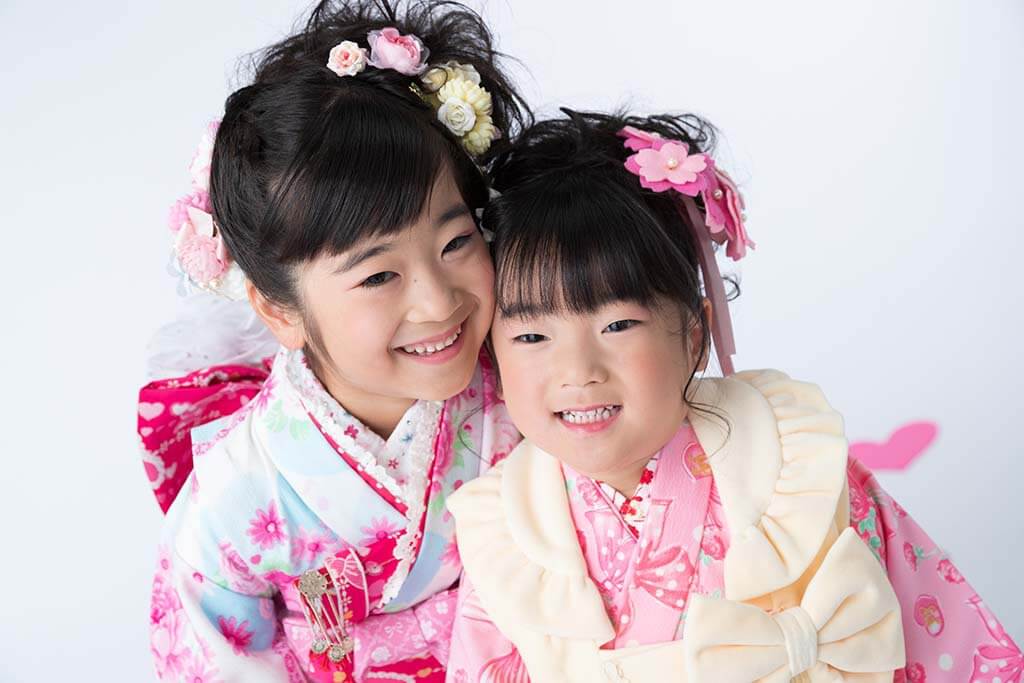 七五三3歳女の子（被布）と7歳女の子（着物）の写真：福島市写真館フォトスタジオ若葉