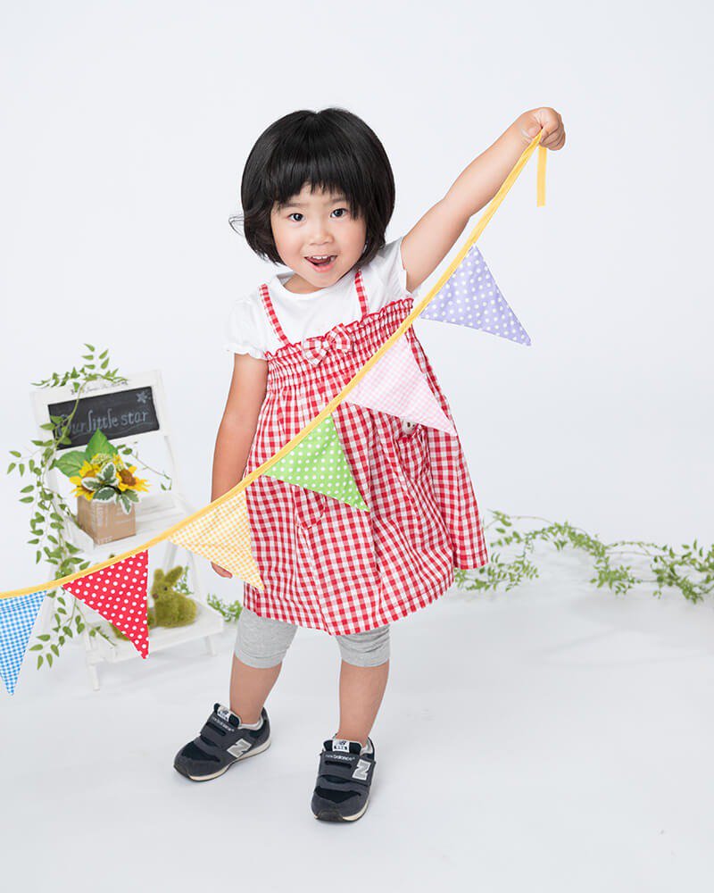 ドリームキッズキャンペーン:ナチュラルコース:お気に入りのお洋服で撮影している女の子の写真