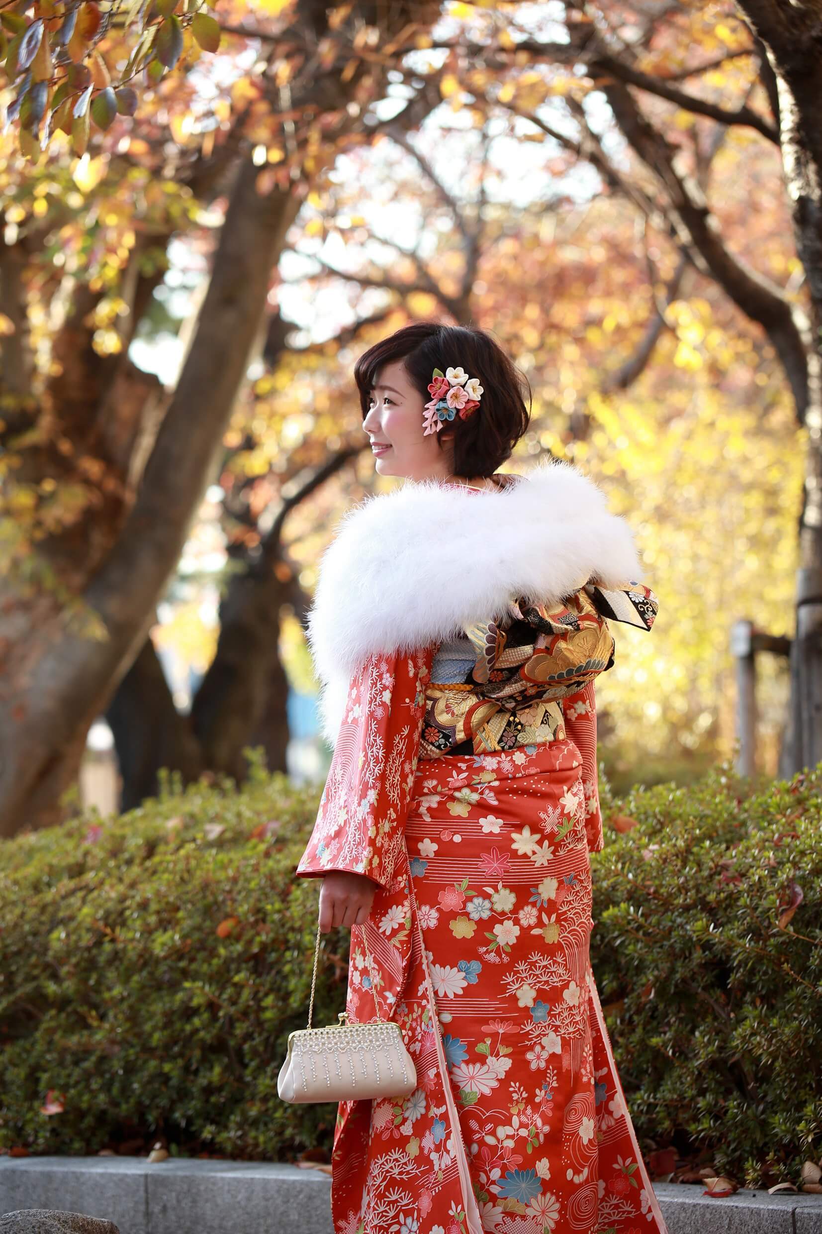 振り袖を着た成人女性写真:秋の前撮りローケーション撮影