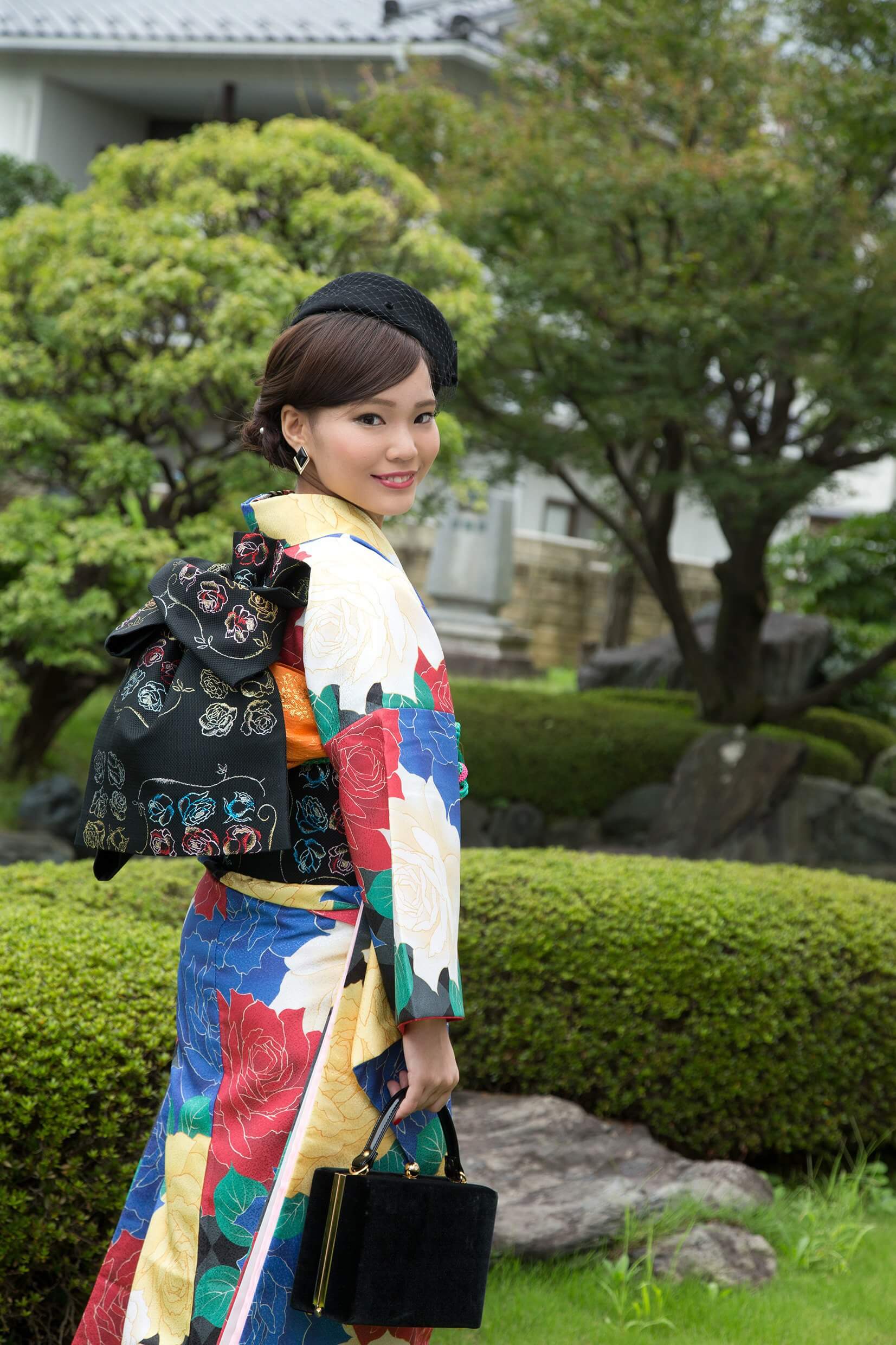 振り袖を着た成人女性写真:春の前撮りローケーション撮影