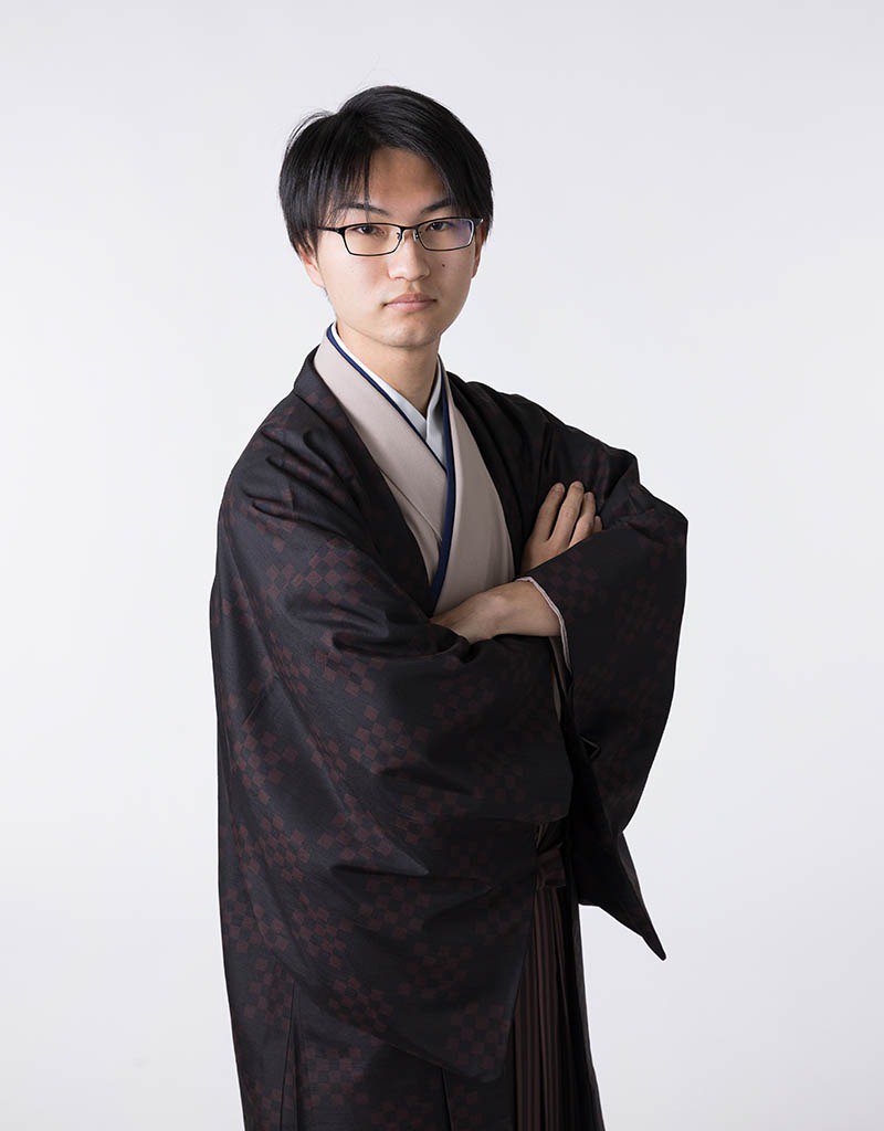 成人式撮影：羽織袴を着た成人男性の写真