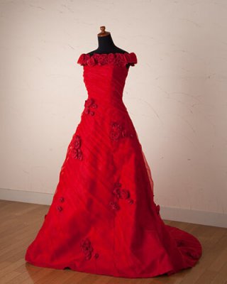 写真：真紅のウェディングドレス：フォトウェディング：福島市写真館フォトスタジオ若葉