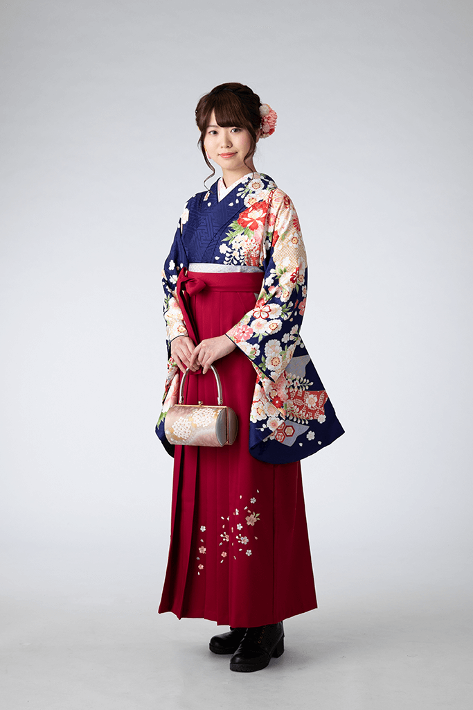 写真：袴のみレンタル：卒業記念に、袴姿の女性：福島市写真館フォトスタジオ若葉
