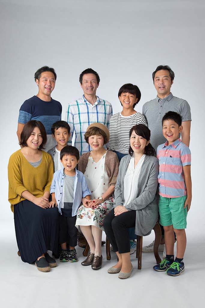 10人の家族写真