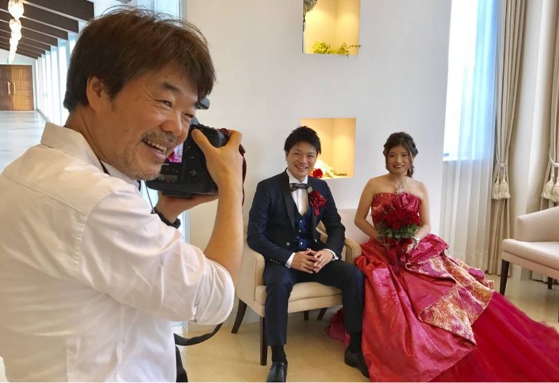 写真：婚礼写真を撮影している様子